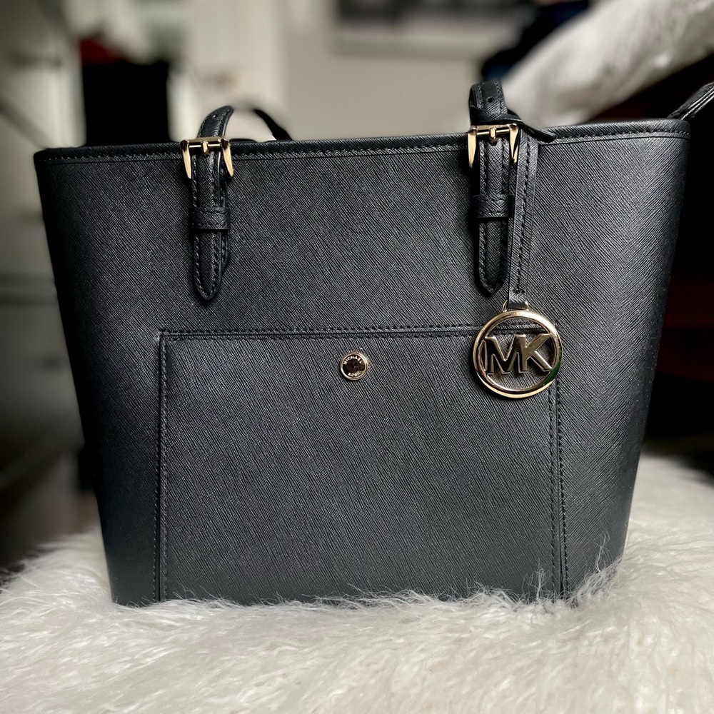 MK Jet Set Med  Leather Pocket Tote